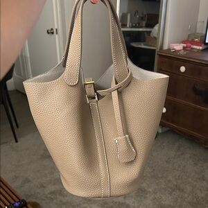 Elegant Tan Leather Tote Bag